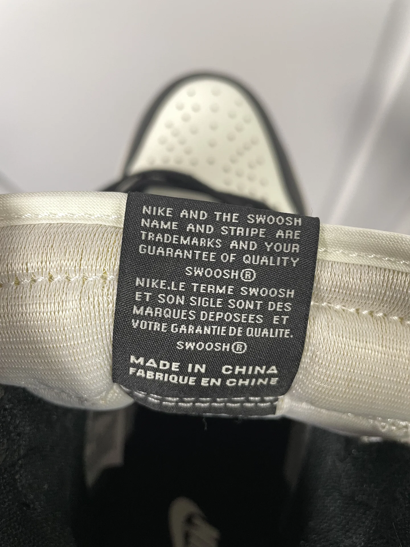 Кроссовки новые nike air jordan 1 - миниатюра 4
