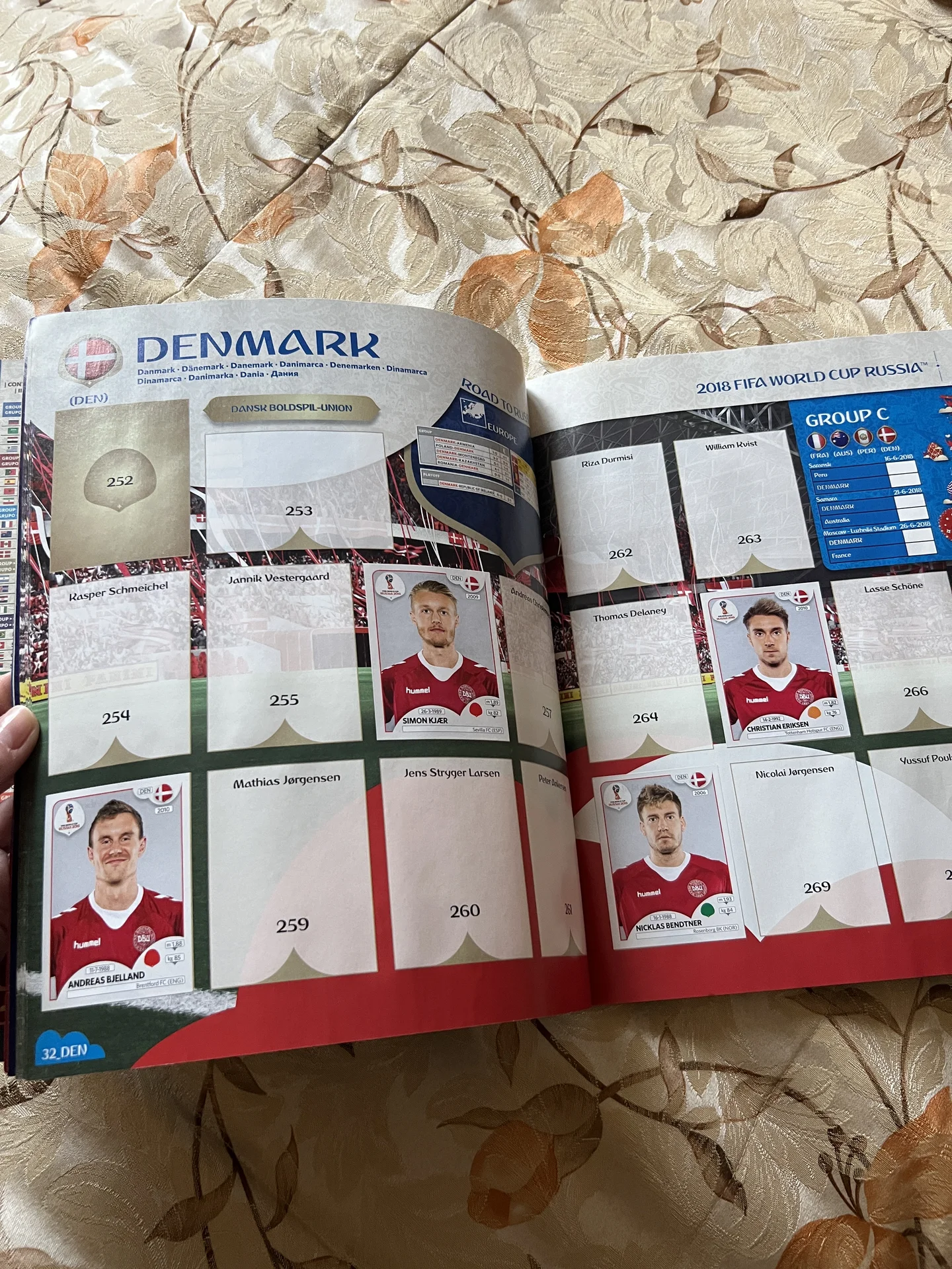 Альбом с наклейками panini футбол чм 2018 - миниатюра 3