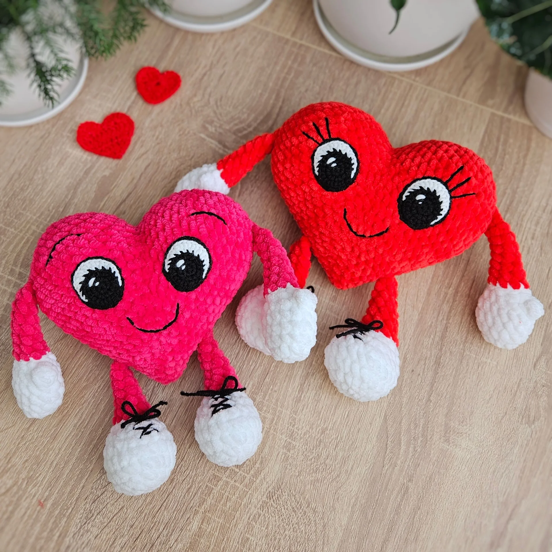 Вязаная игрушка сердце с ручками - изображение 1