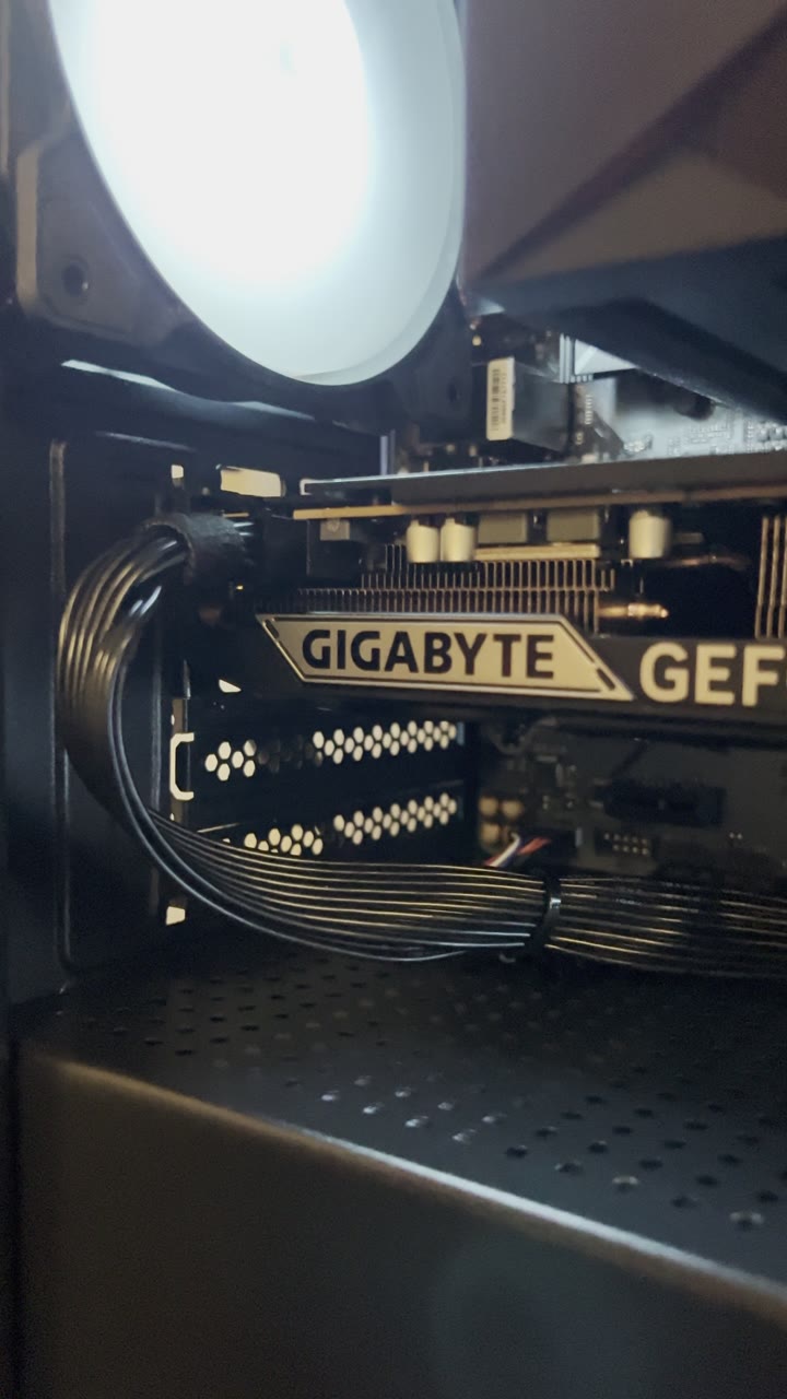 Игровой пк Ryzen 8400F, RTX 5060, 32GB, 1TB SSD - видео 2