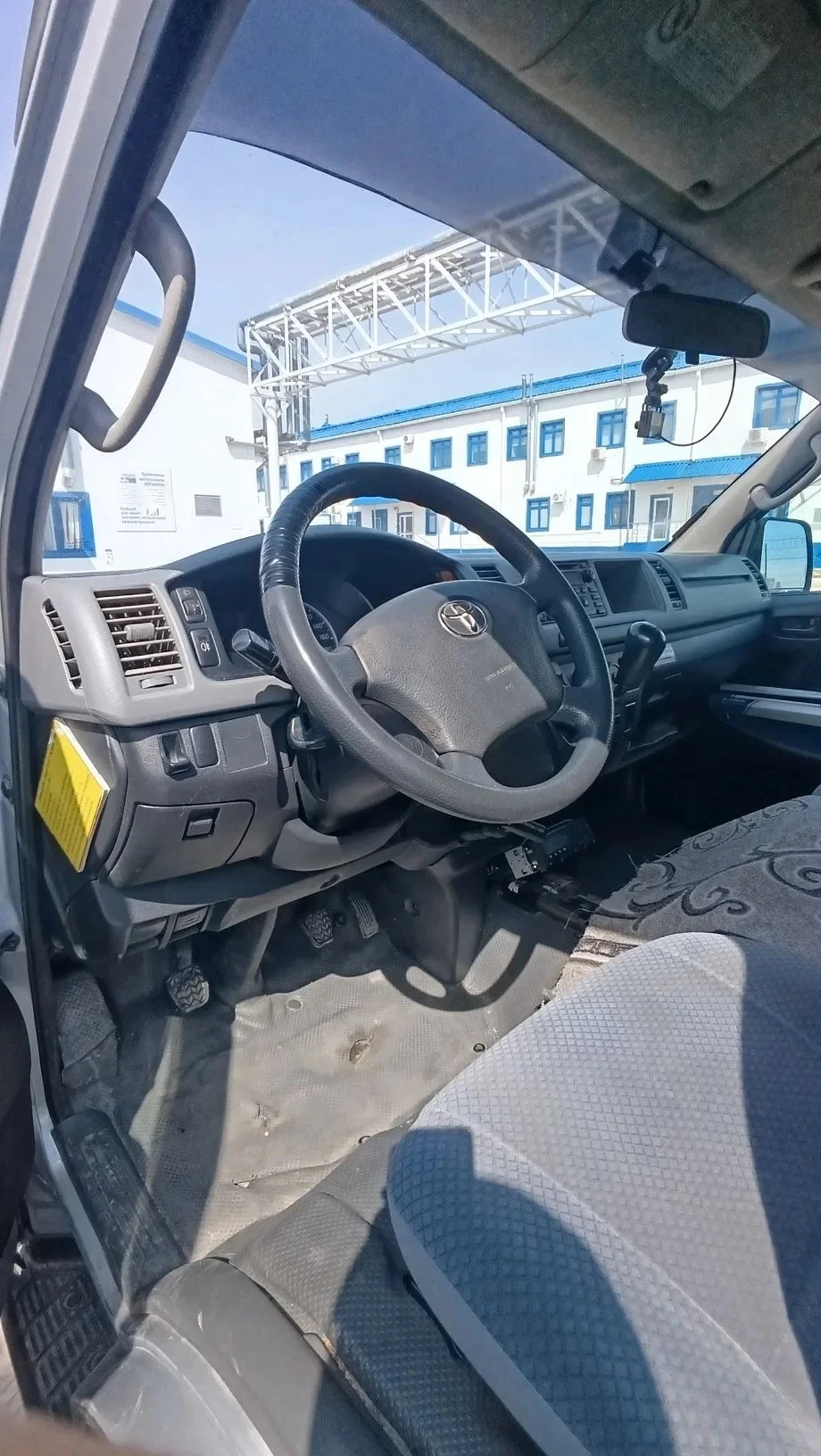 Микроавтобусы и легковые автомобили Toyota - миниатюра 11