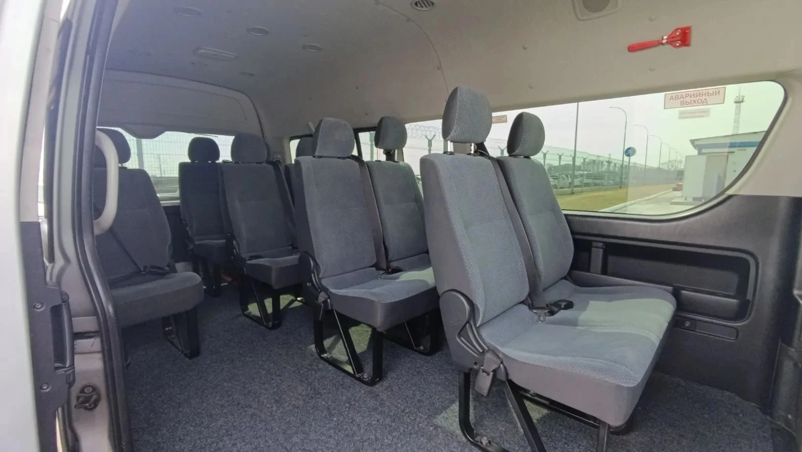 Микроавтобусы и легковые автомобили Toyota - миниатюра 12