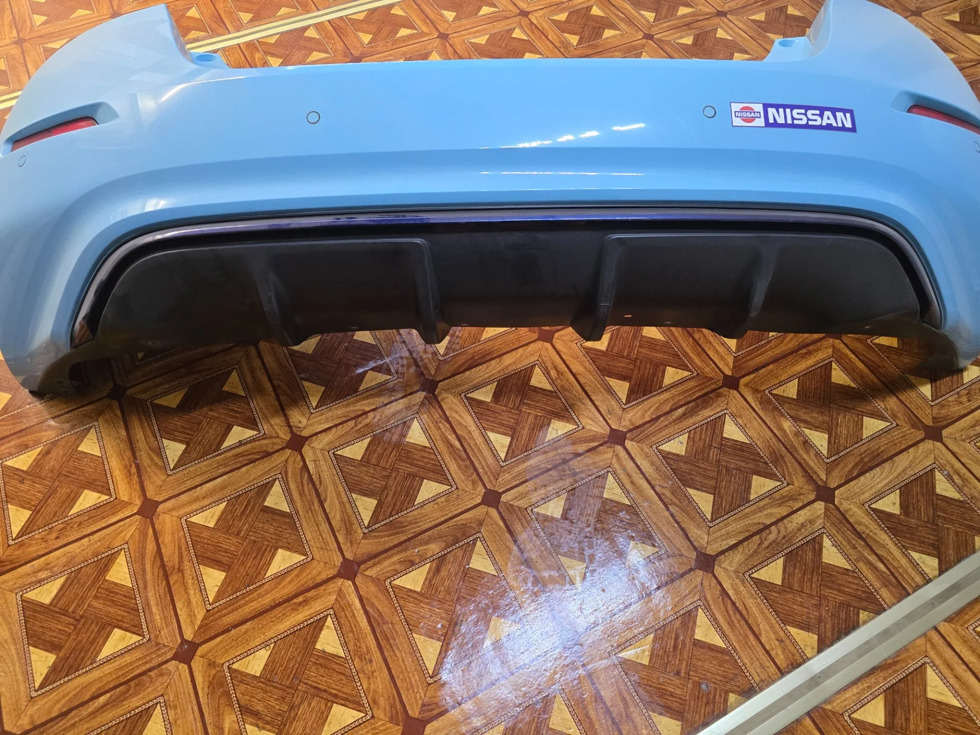 Продаю задний бампер на Nissan leaf 2019 года - миниатюра 6