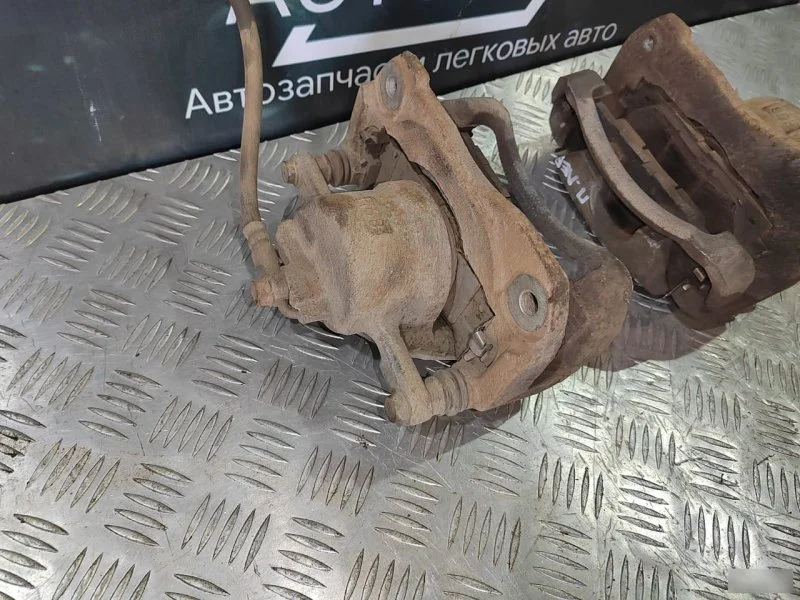 Суппорт тормозной передний Toyota Camry XV40 2.4 - миниатюра 4