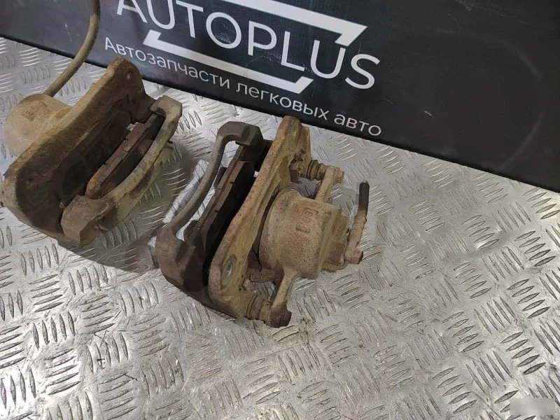 Суппорт тормозной передний Toyota Camry XV40 2.4 - миниатюра 7