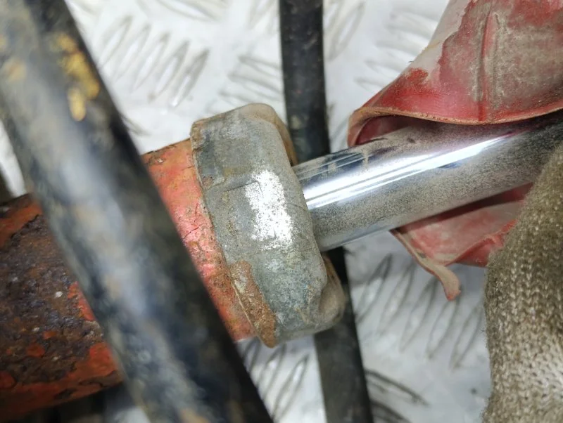Стойка передняя левая Nissan Maxima A33 2.0 - миниатюра 3