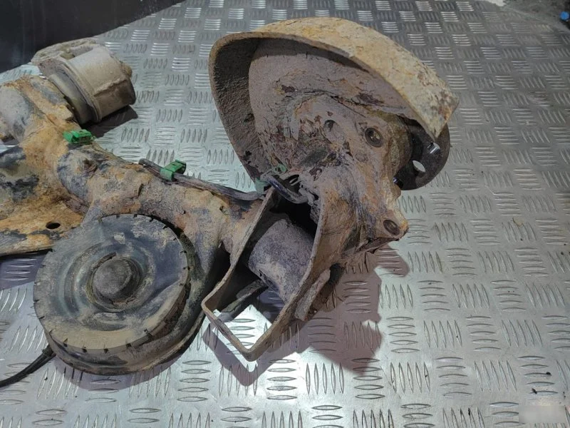 Балка подвески задняя Audi A6 C5 2.4L 1997-2005 - миниатюра 6