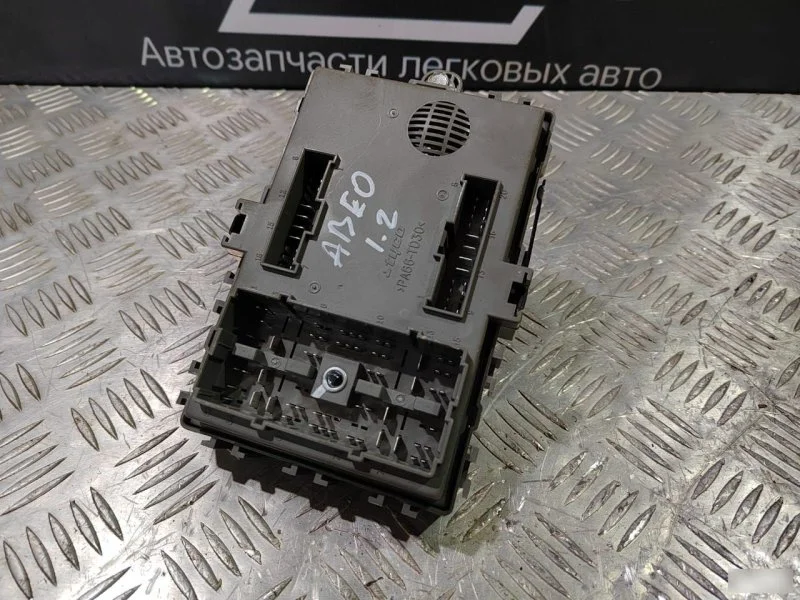 Блок предохранителей Chevrolet Aveo T250 1.2 - миниатюра 4