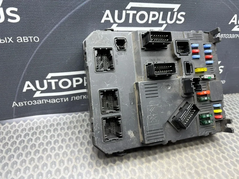 Блок предохранителей Peugeot 206 1.4 1998-2010 - миниатюра 2