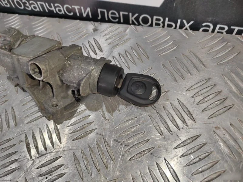 Замок зажигания Volkswagen Passat B5 1.8 1997-2005 - миниатюра 2