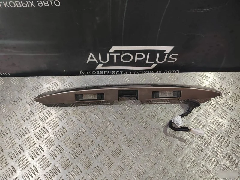 Накладка крышки багажника Nissan Note 1.6 - изображение 1