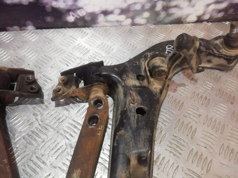 Рычаги передние Nissan Primera P12 1.6 2001-2007 - миниатюра 4