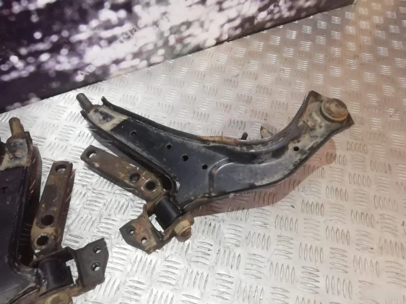 Рычаги передние Nissan Primera P12 1.6 2001-2007 - миниатюра 6