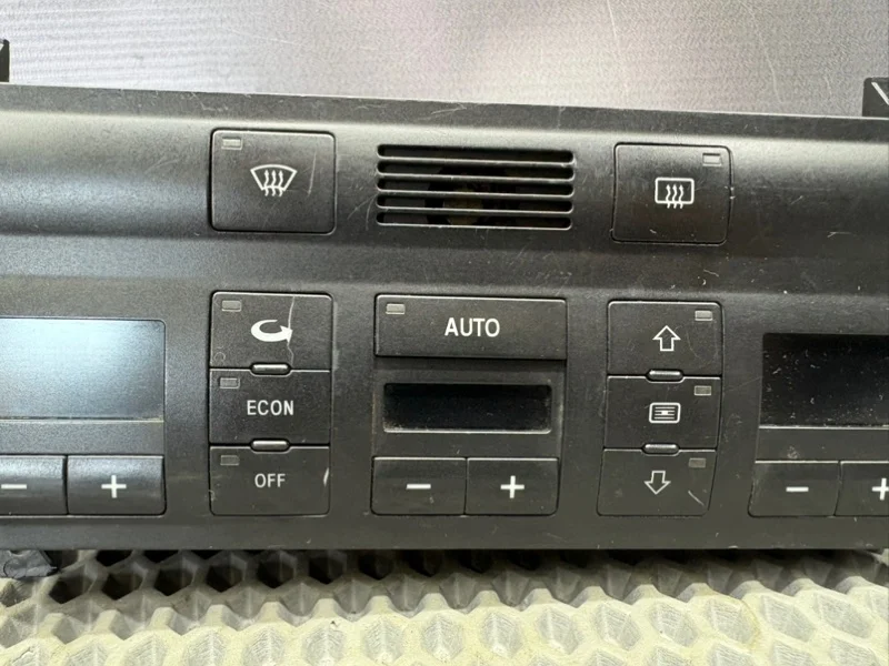 Блок управления климат-контролем Audi A6 C5 2.4L - миниатюра 3