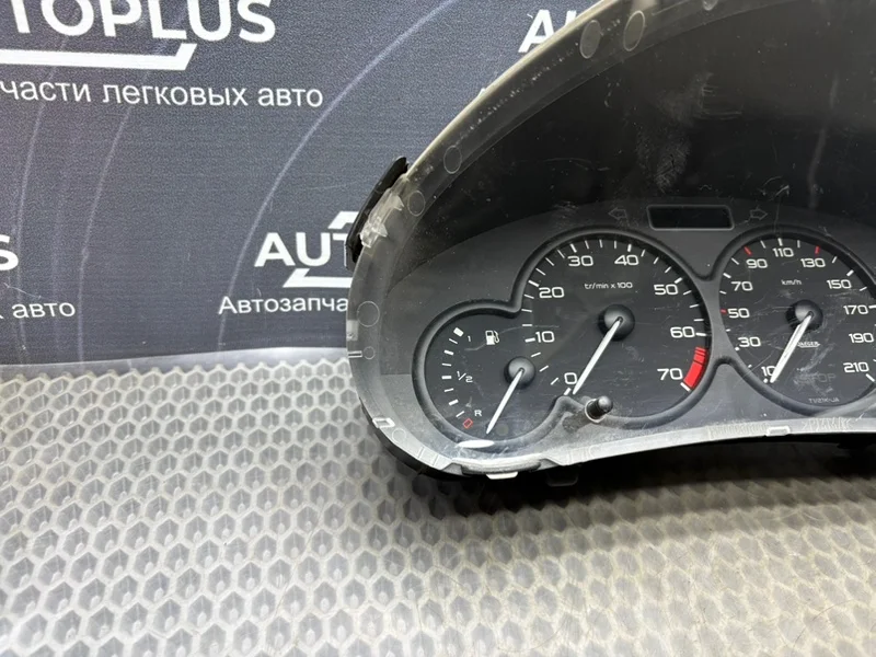 Панель приборов Peugeot 206 1.4 1998-2010 - миниатюра 2