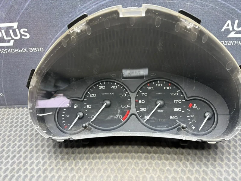 Панель приборов Peugeot 206 1.4 1998-2010 - миниатюра 3