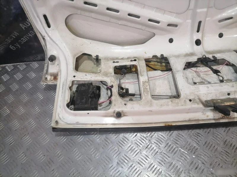Крышка багажника Volkswagen Passat B3 1.8 - миниатюра 7