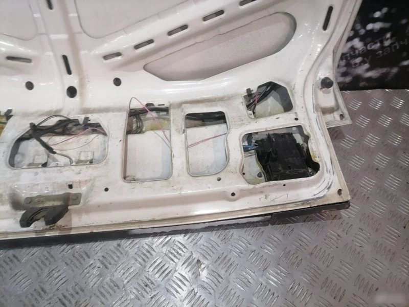 Крышка багажника Volkswagen Passat B3 1.8 - миниатюра 8