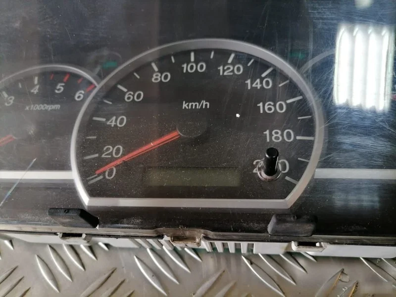 Щиток приборов Kia Carens 2 2.0 2002-2006 - миниатюра 3