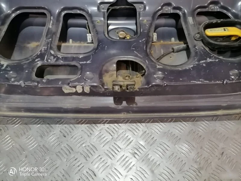 Крышка багажника Hyundai Elantra XD 2003-2009 - миниатюра 6