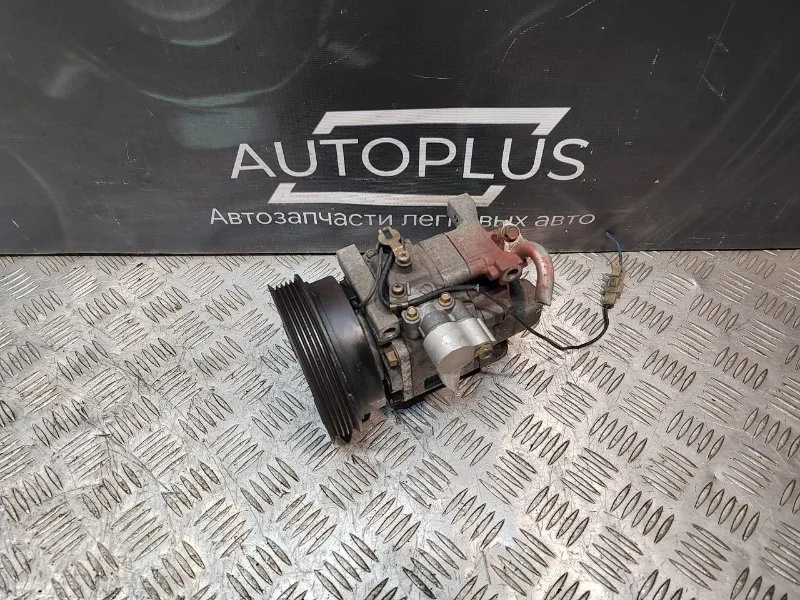 Компрессор кондиционера Mazda Premacy 2.0 FS 2002 - изображение 1