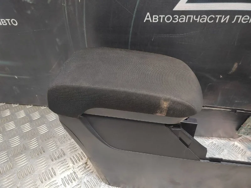 Центральная консоль с подлокотником Mitsubishi - миниатюра 4