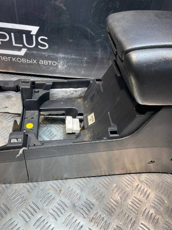 Центральная консоль с подлокотником Hyundai - миниатюра 3