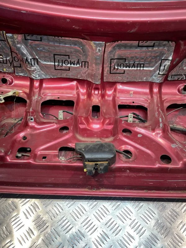 Крышка багажника Mazda Protege СЕДАН 1.6 ZM 2001 - миниатюра 8