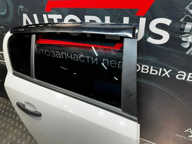 Дверь боковая задняя правая Opel Astra H 3 - миниатюра 3