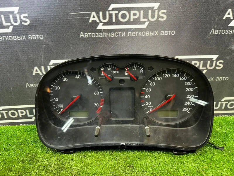 Приборная панель Volkswagen Bora СЕДАН 1.6 AKL - изображение 1