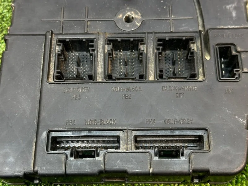 Блок комфорта Renault Megane СЕДАН K4MW761 2005 - миниатюра 3