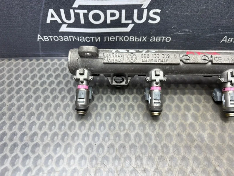 Топливная рампа Volkswagen Golf AKQ 1997-2006 - миниатюра 2