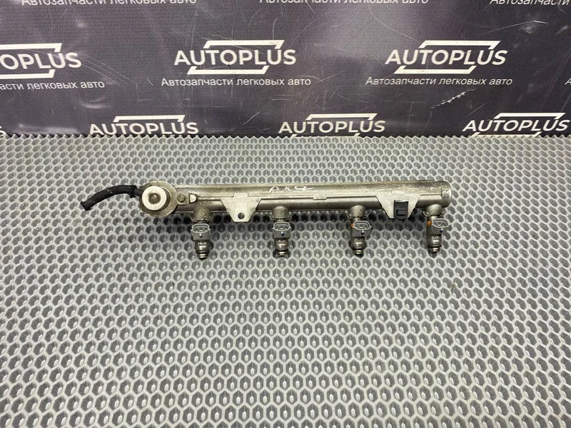 Топливная рампа Volkswagen Golf AKQ 1997-2006 - миниатюра 2
