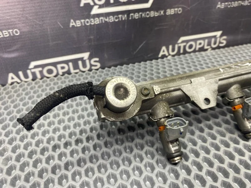 Топливная рампа Volkswagen Golf AKQ 1997-2006 - миниатюра 4