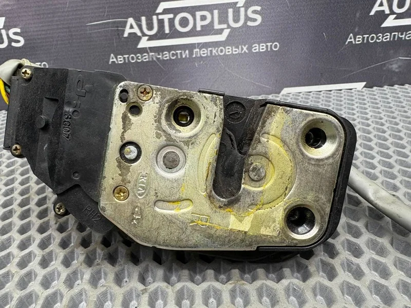 Замок боковой двери передний правый Kia Carens - миниатюра 2