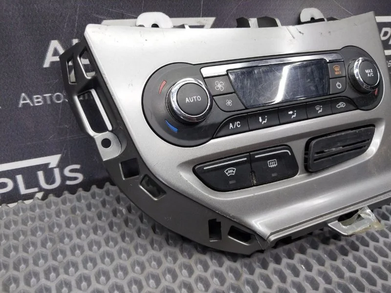 Блок управления климат-контролем Ford Focus - миниатюра 2