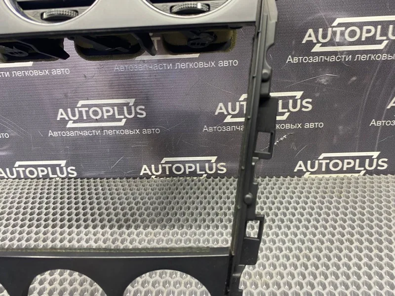 Центральная накладка торпеды Mazda CX7 2.3 L3-VDT - миниатюра 5