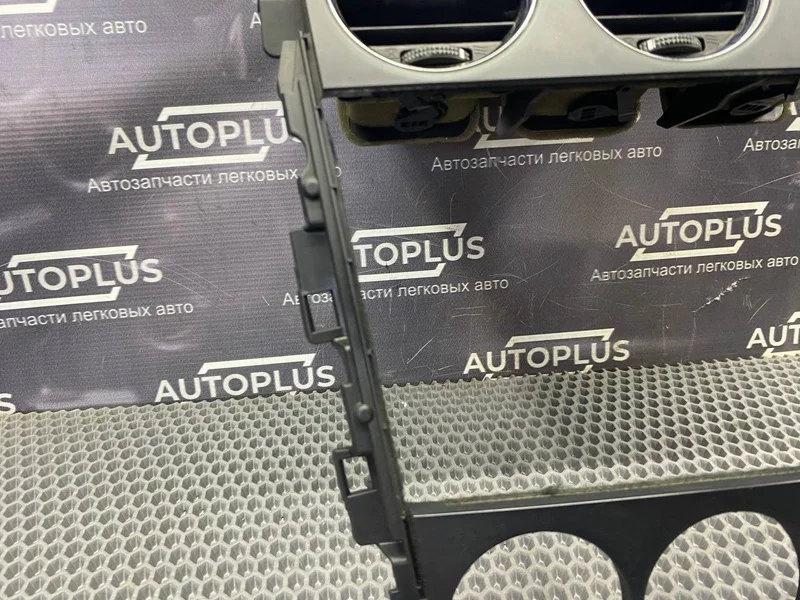 Центральная накладка торпеды Mazda CX7 2.3 L3-VDT - миниатюра 6