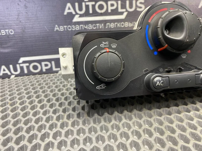 Блок управления климат-контролем Renault Megane - миниатюра 2
