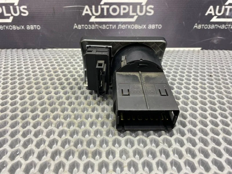 Блок управления светом Audi A6 СЕДАН C5 2.4 APS - миниатюра 5