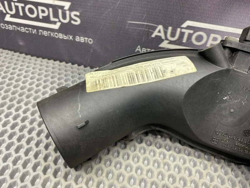 Патрубок воздушного фильтра Audi A6 СЕДАН C5 2.4 - миниатюра 3