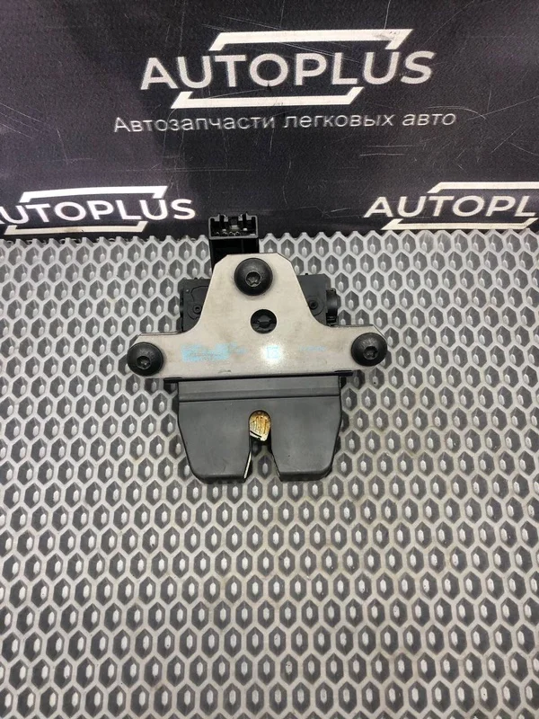 Замок багажника Ford Focus СЕДАН 1.6 PNDA 2011 - миниатюра 4