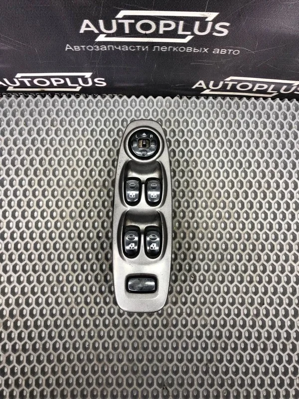 Блок управления стеклоподъемниками Hyundai Accent - изображение 1