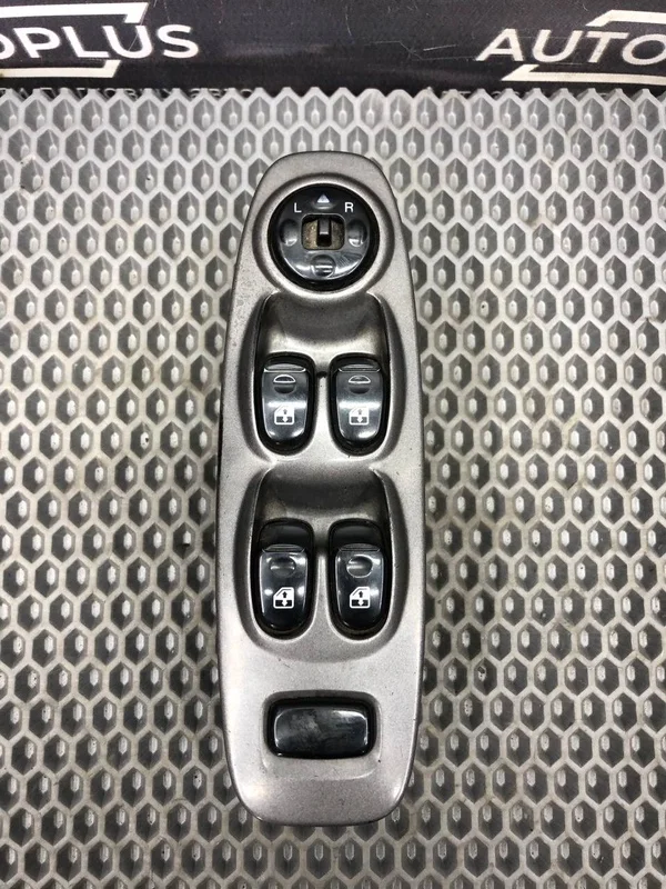 Блок управления стеклоподъемниками Hyundai Accent - миниатюра 2