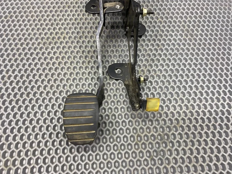Педаль тормоза Renault Megane СЕДАН K4M812 2007 - миниатюра 3