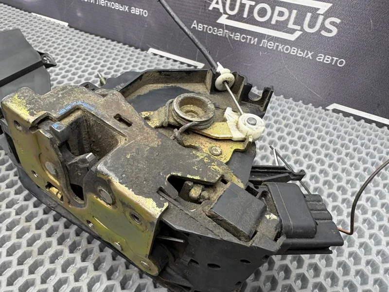 Замок боковой двери передний левый Ford Focus - миниатюра 5