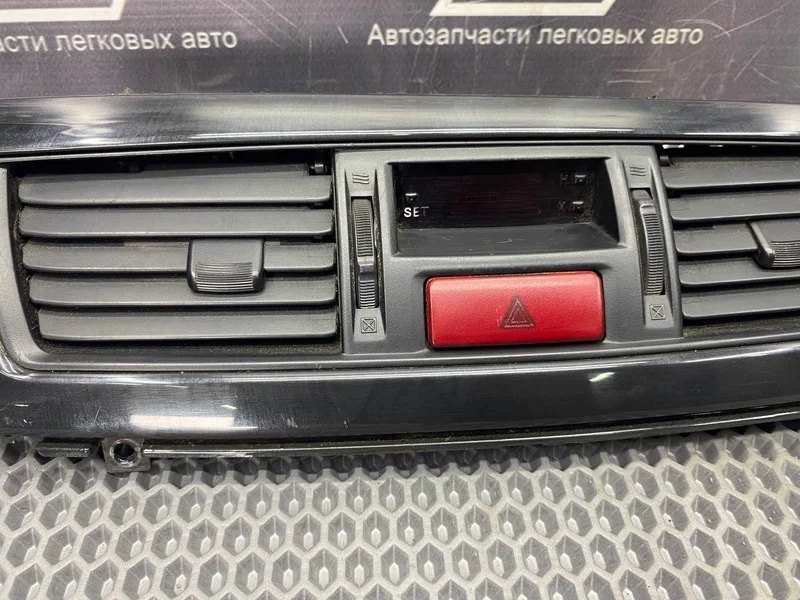 Центральная накладка торпеды Mitsubishi Lancer - миниатюра 3