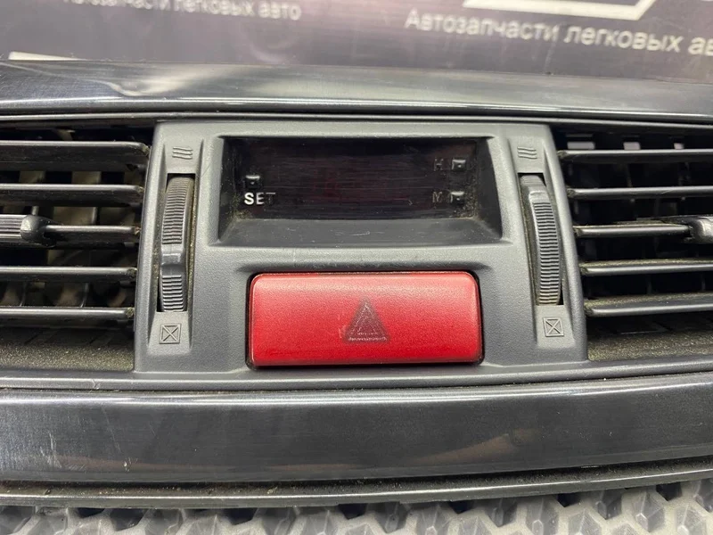 Центральная накладка торпеды Mitsubishi Lancer - миниатюра 8