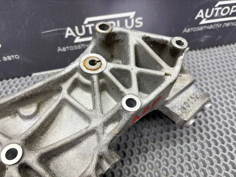 Кронштейн генератора Audi A4 B5 1.6 ADP - миниатюра 3