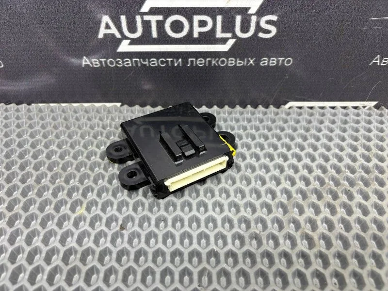 Блок управления центральным замком Mitsubishi - миниатюра 2
